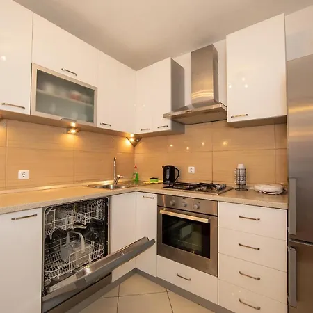 Nina & Mili Apartman Igrane